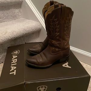 Ariat classic womens size 6 boots! Fits sizes 6 and 6.5